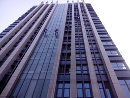 高空外墻清洗作業(yè)(高空蜘蛛人)安全很重要!