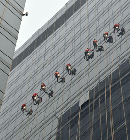 怎樣做好高空作業外墻清洗?