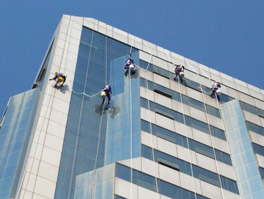 外墻清洗屬于高風險工作，如何安全完成